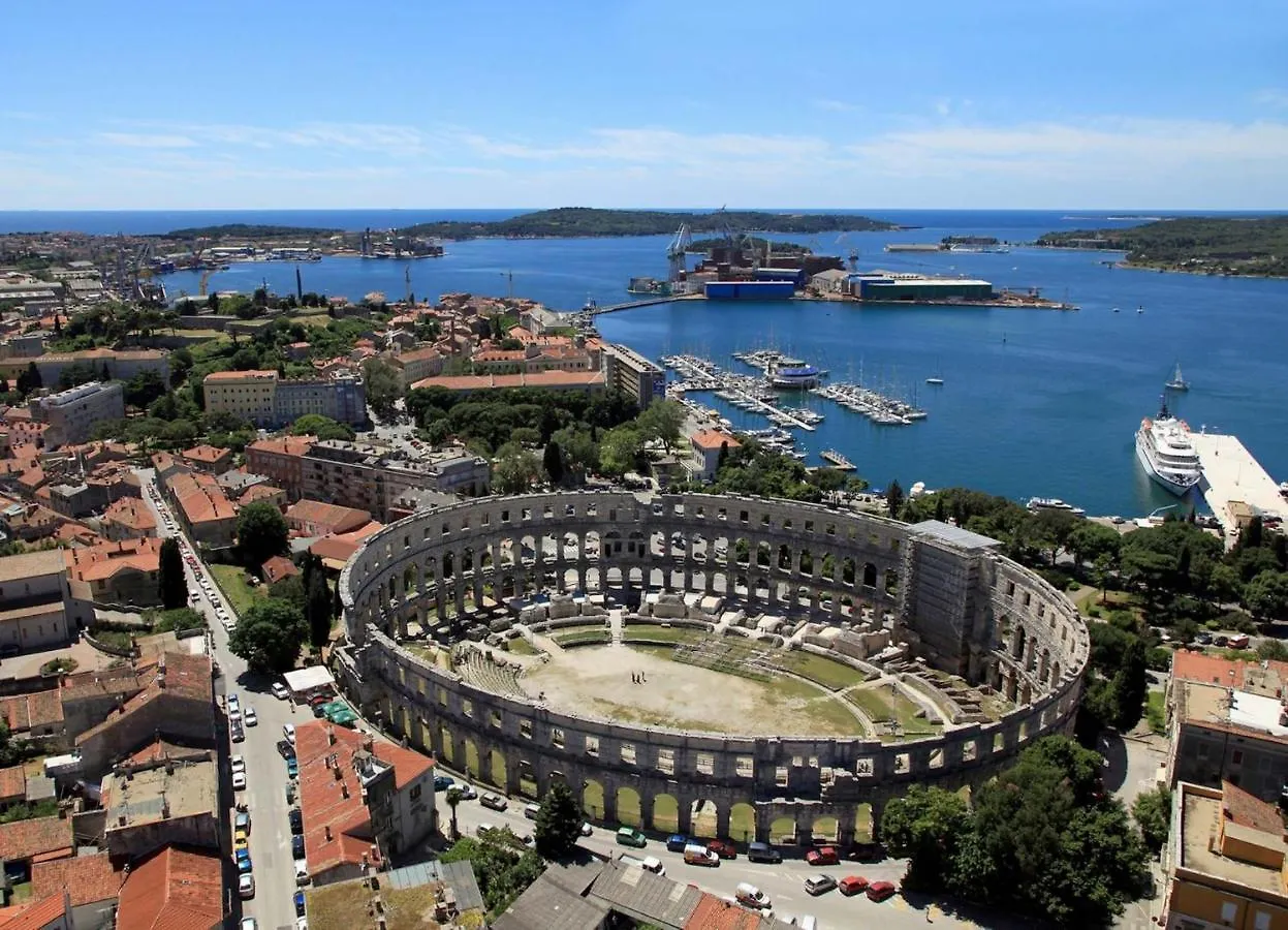 Apartments With Wifi Pula - 12944